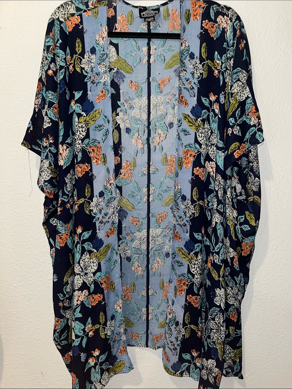 Angie  Boho Floral Open-Front
Long Kimono- Navy, Light Blue, Coral
Bohemian
Sz M